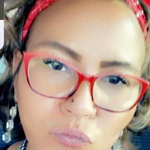 Meet your Posher, Evette